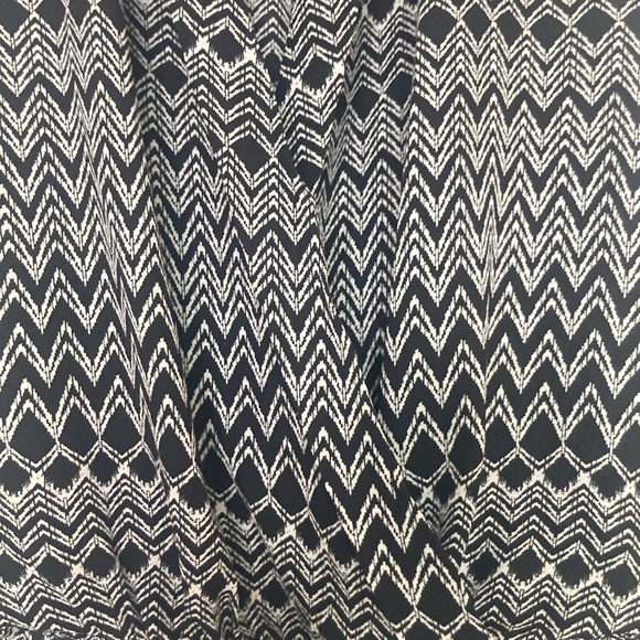 Dynamite Sleeveless Blouse, Medium - Picture 4 of 5